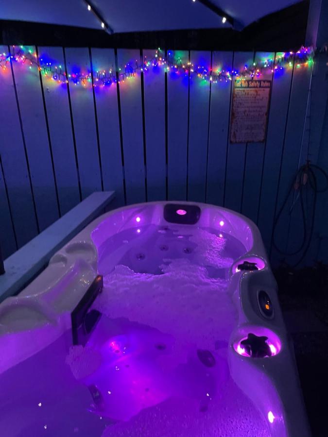 Bankhead Accommodation With Hot Tub Aberdeenshire Gamrie Exterior photo